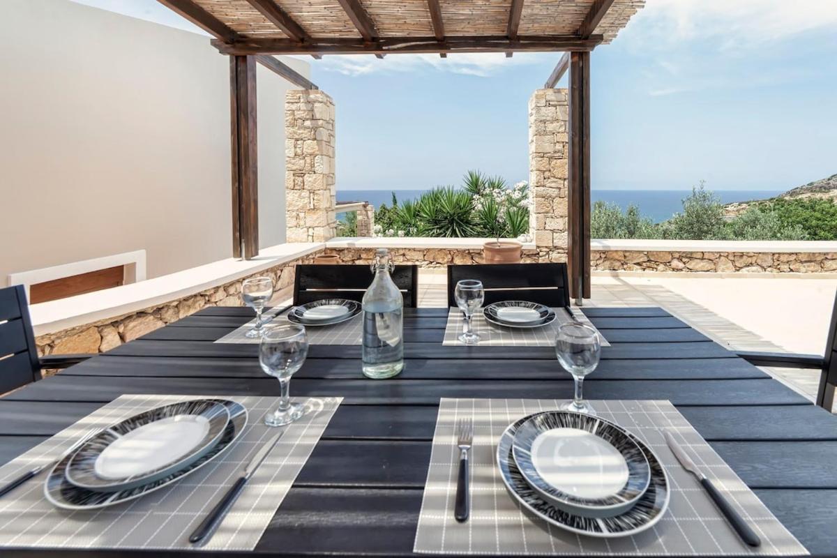 Karena Seaview Villa Йерані Екстер'єр фото