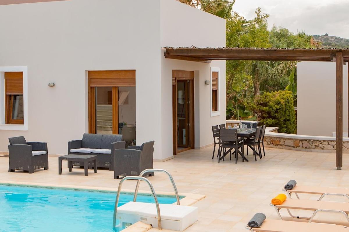 Karena Seaview Villa Йерані Екстер'єр фото